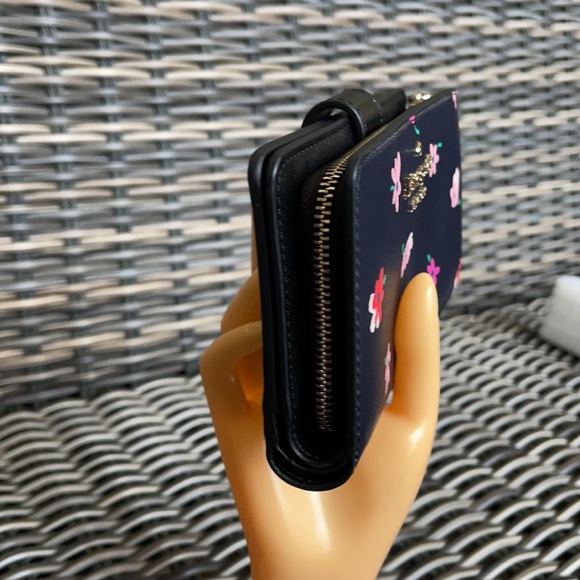 Kate Spade Staci Ditsy Buds Medium Compact Bifold Wallet wlr00608 Black Multi - Picture 3 of 16